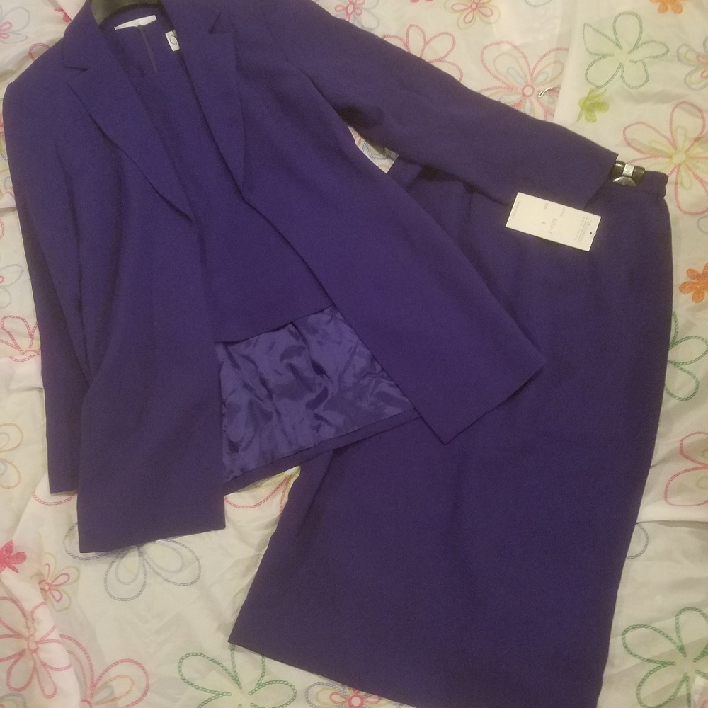 Ladies suit NWT